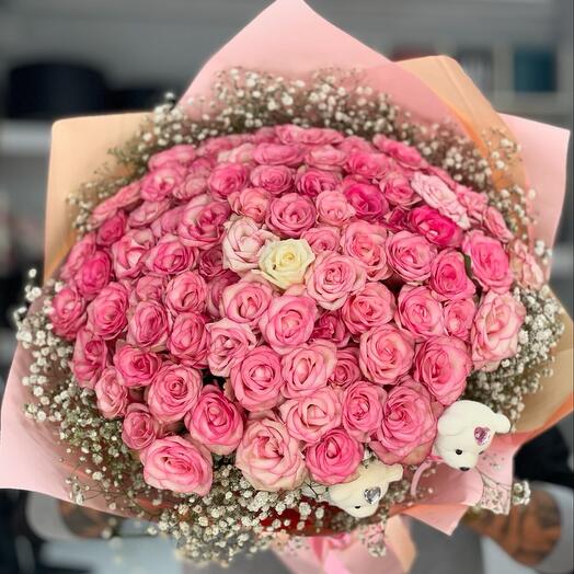 Bouquet of 80 pink roses, 1 white rose and 2 teddy bears